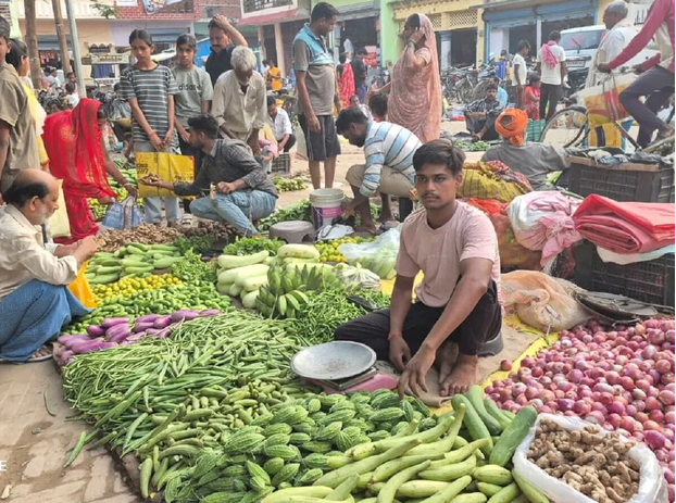 Vegetable Prices: Potatoes at ₹2, Onions at ₹20 and Tomatoes at ₹10